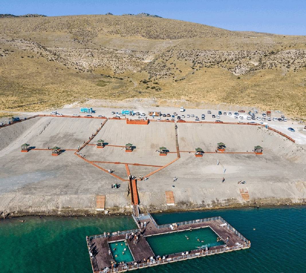 Konya'da tadı acı, huzuru tatlı göl: Turistler için kış da fark etmiyor 2